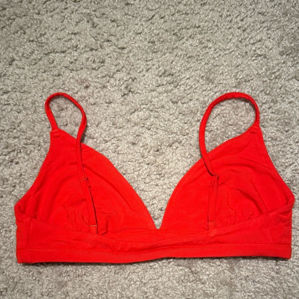 SKIMS Sleep Triangle Bralette - Picture 5 of 5